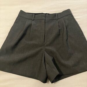 Babaton 5 inch Pleated Shorts